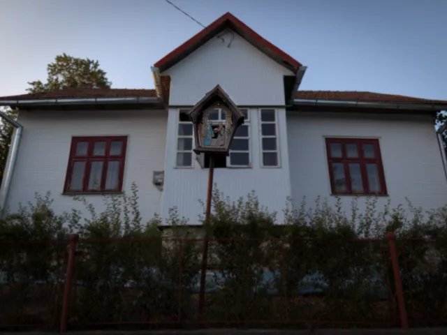 08