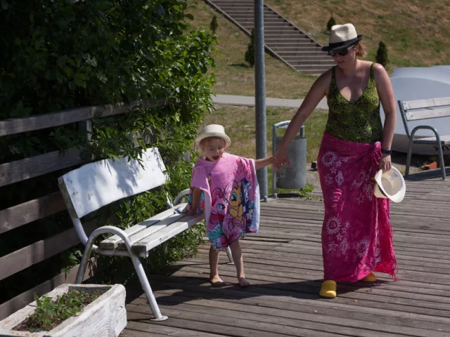 23