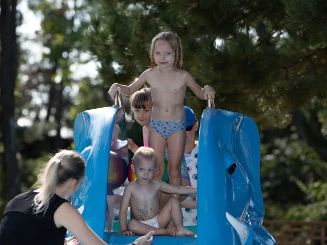 121